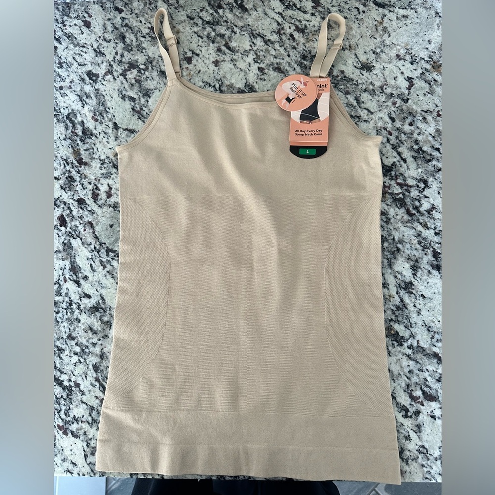 Shapermint All Day Everyday  Scoop Neck Cami, size large